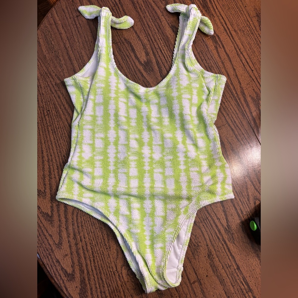 Kona Sol puckered texture women’s one piece open back swimsuit Large